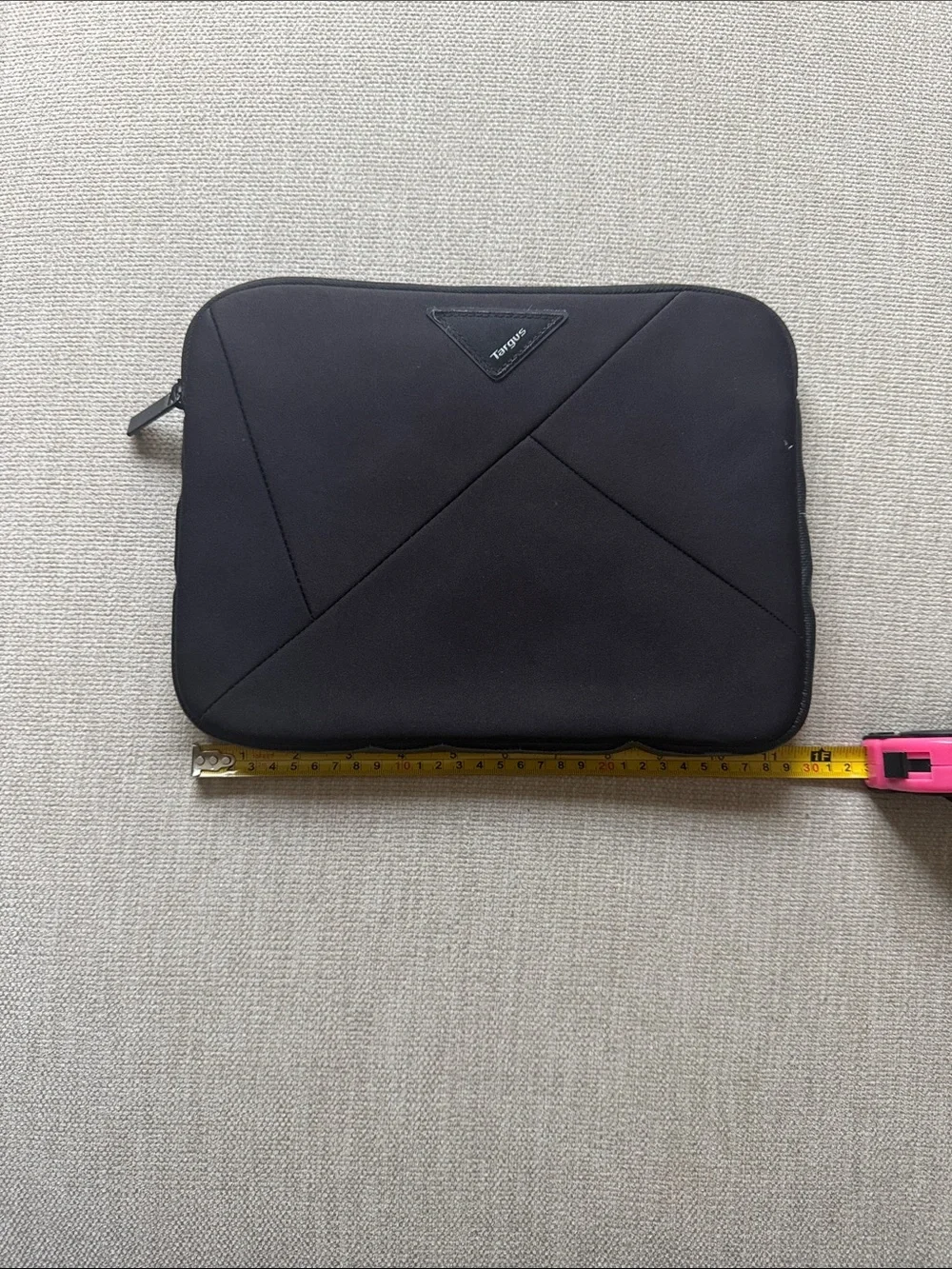 Targus Model TSS109-52 Tablet Sleeve Carrying Case travel Black 11.5 x 8.5
